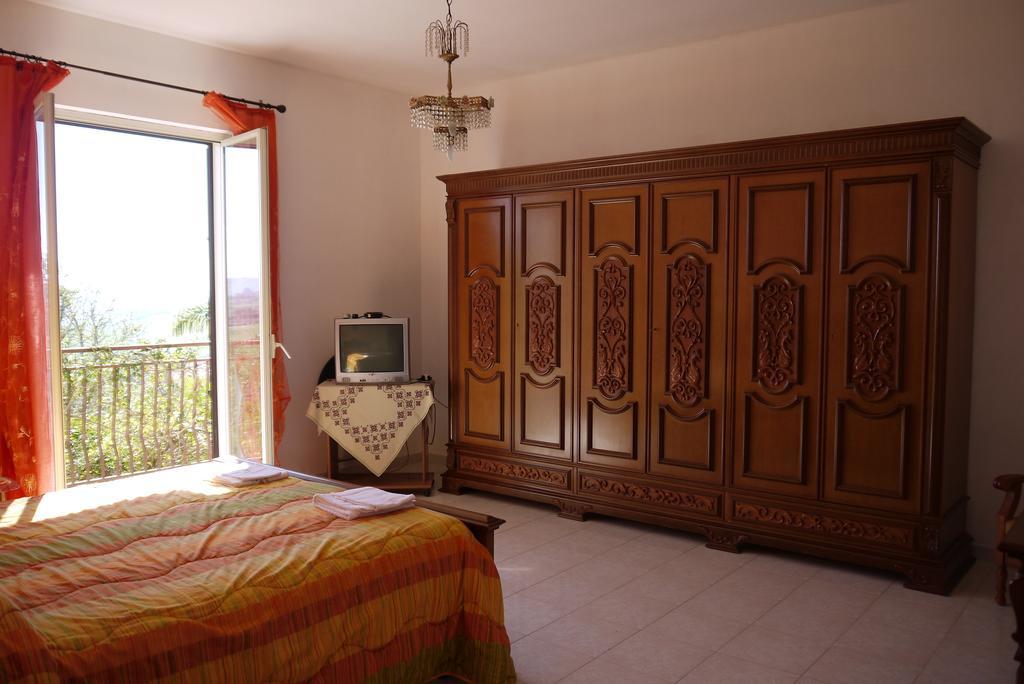 Casa Vacanze Laura Villa Caltanissetta Buitenkant foto