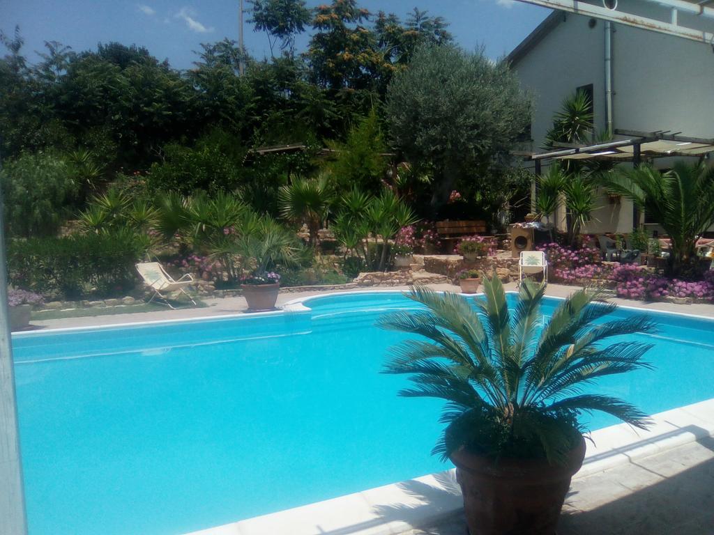 Casa Vacanze Laura Villa Caltanissetta Buitenkant foto